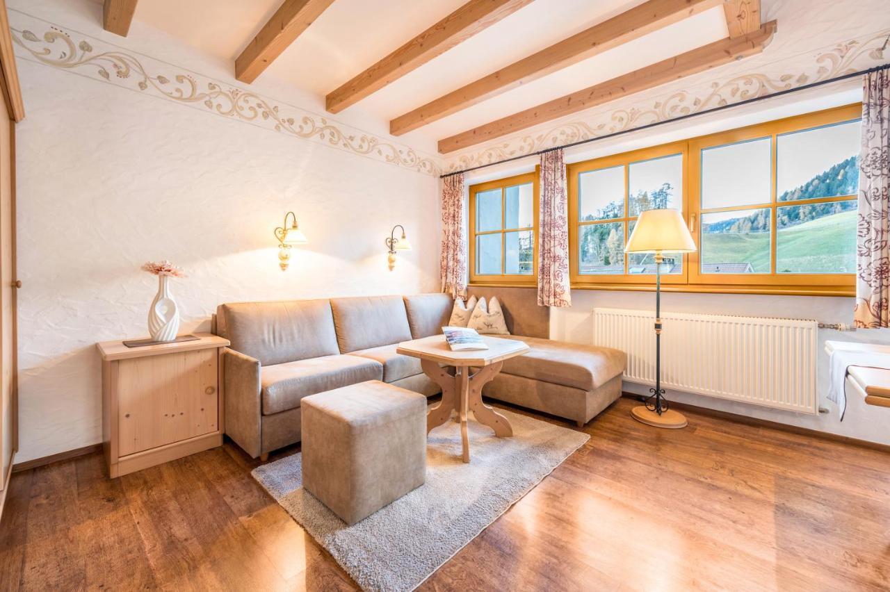 Haus Zur Vogelweide App 6 Apartment Dobbiaco Exterior foto