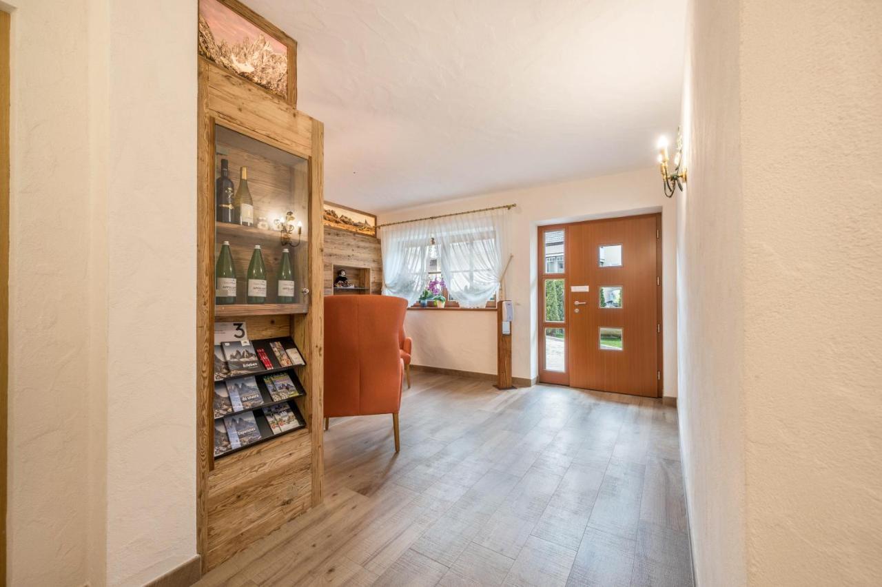Haus Zur Vogelweide App 6 Apartment Dobbiaco Exterior foto